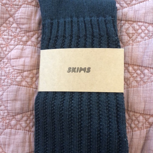 SKIMS Slouchy Socks - Picture 2 of 3